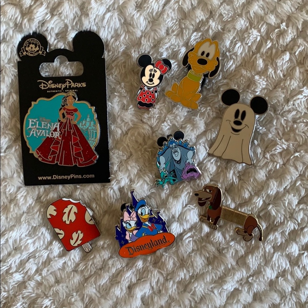 Disney pins lot